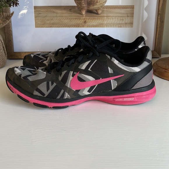 Nike Dual Fusion TR Pink Black Grey Size 7 - Picture 3 of 7